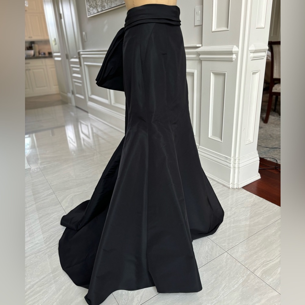 NWOT Carolina Herrera Black Icon Silk Trumpet Skirt